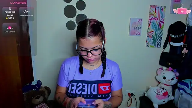 Emma boo online show from November 19, 2025, 1:44 pm