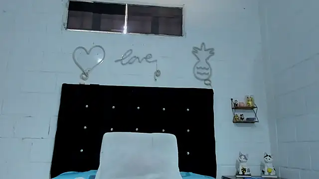 sexynova 93 online show from June 9, 2026, 8:10 pm