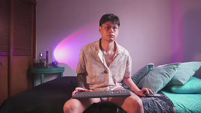 estmonnn online show from March 7, 2026, 10:37 pm