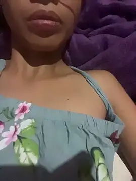 Snapshot of hottiebabe23 chatting on December 4, 2025, 1:21 pm hottiebabe23 online show from December 4, 2025, 1:21 pm