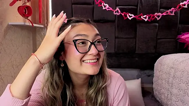 Im-Lola online show from February 12, 2026, 9:47 pm