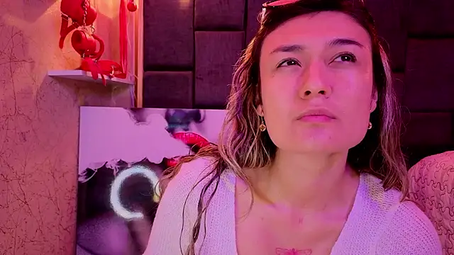 Im-Lola online show from March 6, 2026, 10:49 pm