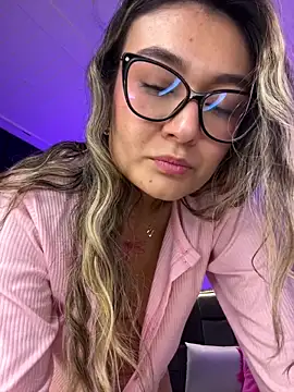 Im-Lola online show from December 13, 2025, 8:04 pm