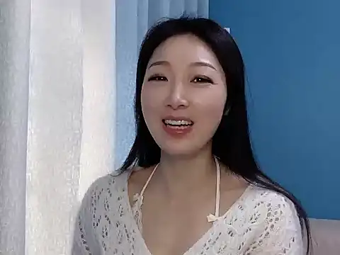 Snapshot of ella55-- chatting on November 19, 2025, 1:05 am ella55-- online show from November 19, 2025, 1:05 am