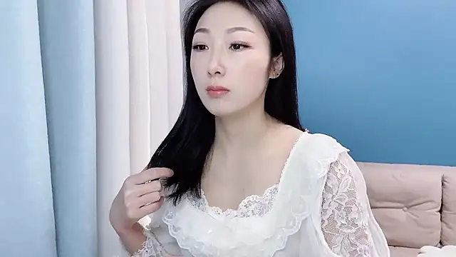 Snapshot of ella55-- chatting on January 11, 2026, 1:01 am ella55-- online show from January 11, 2026, 1:01 am