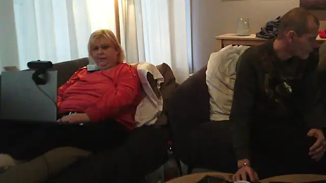 Sylviastar46 online show from November 27, 2025, 8:37 am