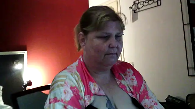 Sylviastar46 online show from May 19, 2026, 8:16 pm