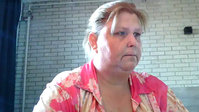 Sylviastar46 online show from April 24, 2026, 5:31 am