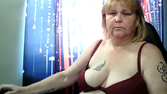 Snapshot of Sylviastar46 chatting on August 3, 2026, 8:00 am Sylviastar46 online show from August 3, 2026, 8:00 am