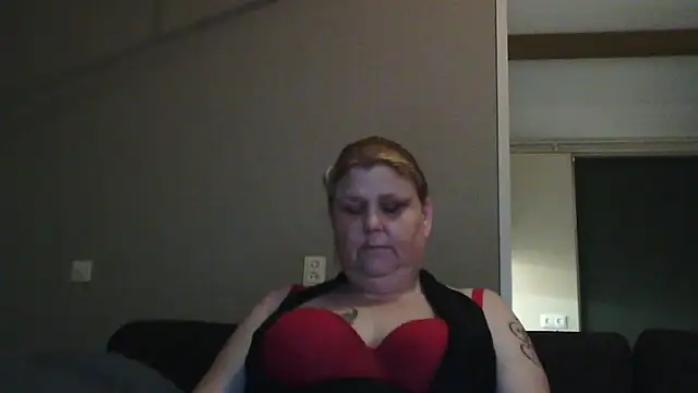 Sylviastar46 online show from February 8, 2026, 9:34 pm
