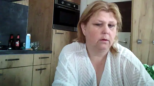Sylviastar46 online show from March 27, 2026, 8:26 am