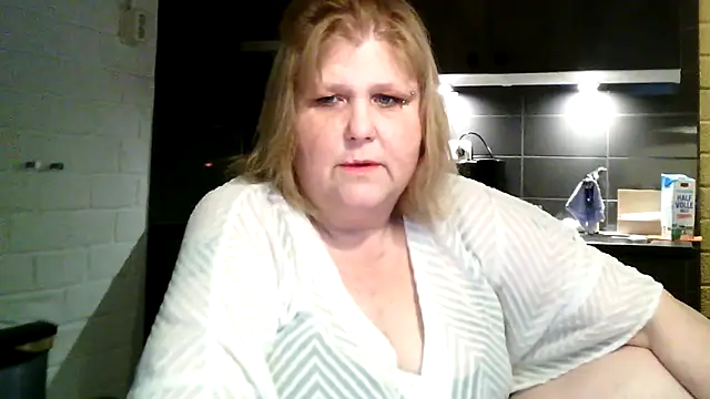 Sylviastar46 online show from March 9, 2026, 6:44 pm