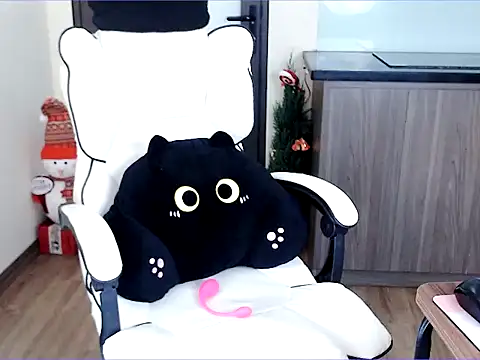 Luna loveU online show from December 16, 2025, 3:16 pm