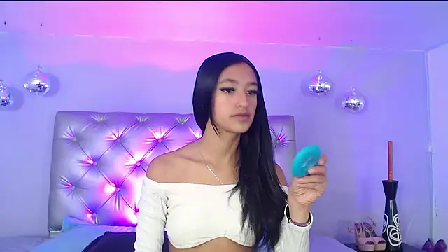 SilvanyMontana online show from January 18, 2026, 3:32 am