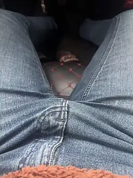 llioo22 online show from February 8, 2026, 1:53 pm