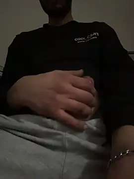 llioo22 online show from December 15, 2025, 5:57 am