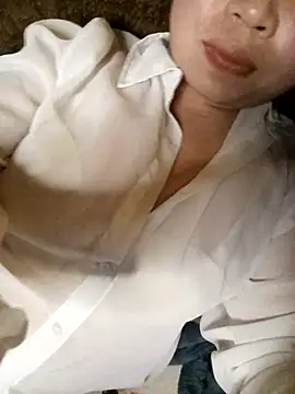 julybe online show from March 3, 2026, 6:09 am