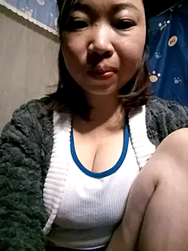 julybe online show from February 12, 2026, 4:40 pm