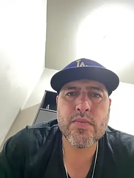 ezrah23 online show from December 21, 2025, 6:26 am