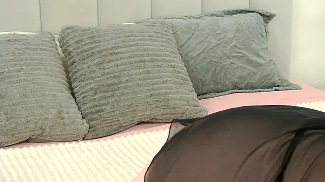 VickiBanx online show from March 8, 2026, 4:27 am