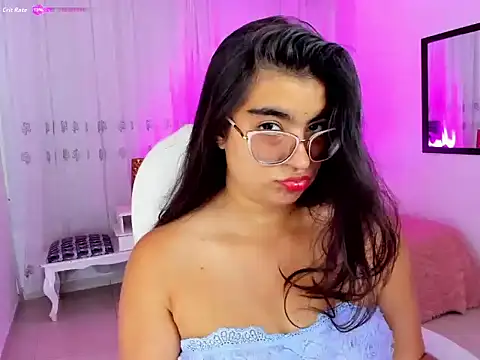 Luna Jonnes1 online show from August 3, 2026, 5:41 pm