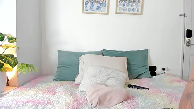 Snapshot of LahanaKimish chatting on March 8, 2026, 3:43 am LahanaKimish online show from March 8, 2026, 3:43 am