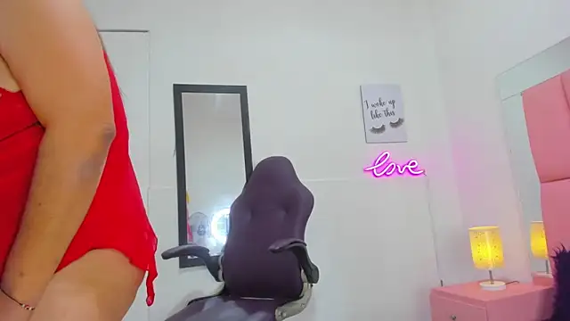 Evaa white online show from November 8, 2025, 12:09 pm