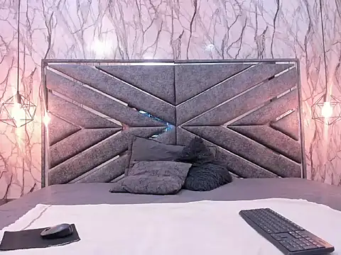 DIRTY MIIA  online show from December 22, 2025, 11:43 am