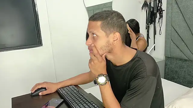Snapshot of DamianandEva chatting on June 20, 2026, 12:32 pm DamianandEva online show from June 20, 2026, 12:32 pm