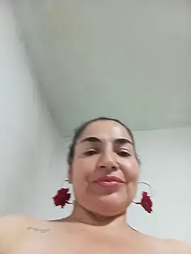 Snapshot of MaryRoze_ chatting on June 21, 2026, 12:27 am MaryRoze online show from June 21, 2026, 12:27 am