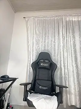 Snapshot of Natural_BIGASS_Nina chatting on February 19, 2026, 8:06 pm Natural BIGASS Nina online show from February 19, 2026, 8:06 pm