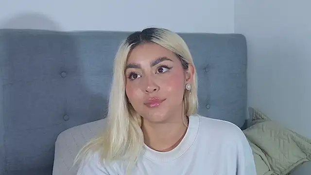 Elina Hills online show from December 4, 2025, 2:05 pm