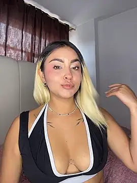 Elina Hills online show from May 4, 2026, 7:06 pm