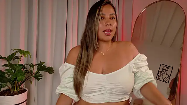 Snapshot of Zara_Nova chatting on February 11, 2026, 2:00 am Zara Nova online show from February 11, 2026, 2:00 am