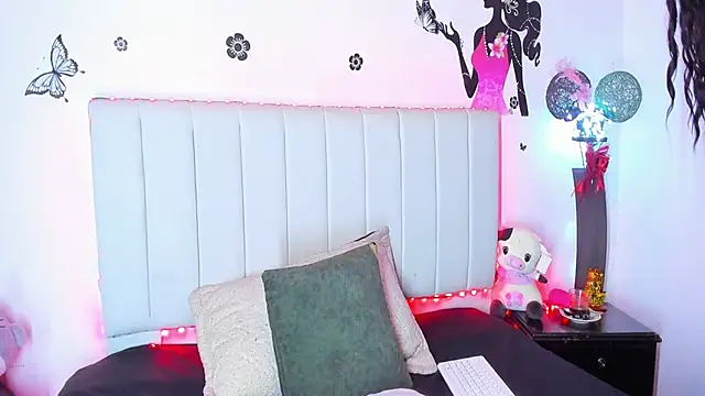 melani ferraraa  online show from March 7, 2026, 3:35 am