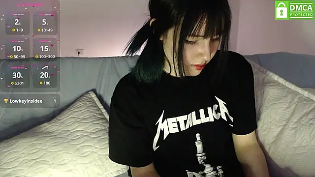 Snapshot of just_meko chatting on March 4, 2026, 1:57 am just meko online show from March 4, 2026, 1:57 am