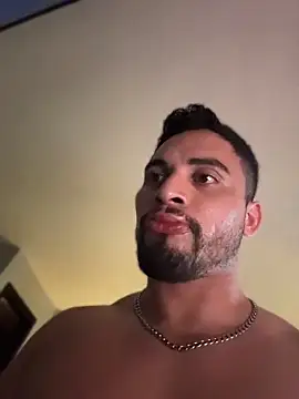 latinpeaches online show from June 27, 2026, 11:00 pm