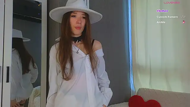 tinyanie online show from June 12, 2026, 4:27 pm