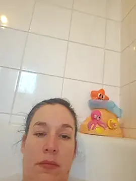 Girlysensuelle online show from February 4, 2026, 8:09 am