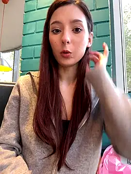 LilluKatten online show from November 7, 2025, 1:04 pm