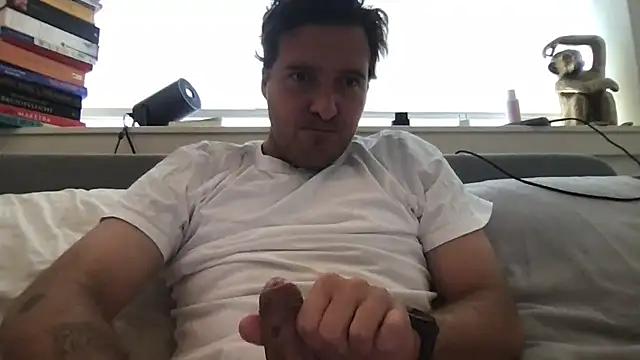 dutchpieter95 online show from June 17, 2026, 8:25 am