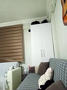 yasinesra757  online show from March 16, 2026, 11:18 pm