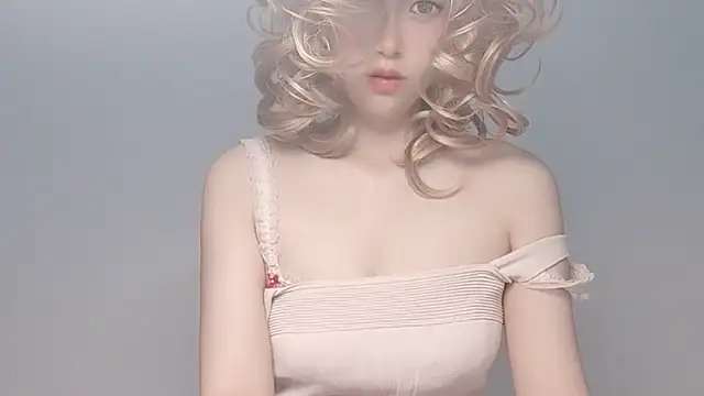JuliaNoir online show from May 11, 2026, 3:19 am