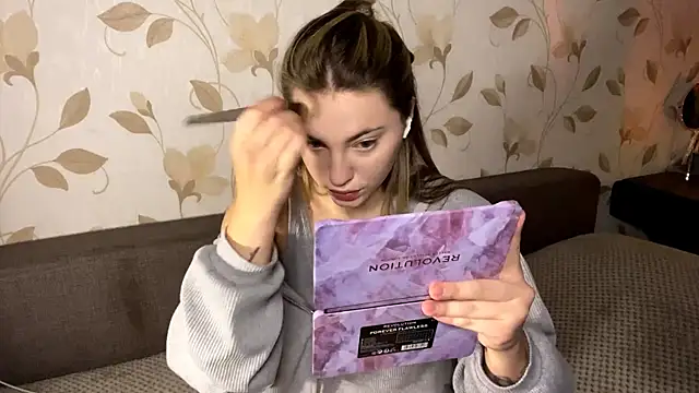 OrethaEredia online show from December 2, 2025, 5:25 pm