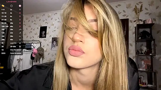 OrethaEredia online show from November 17, 2025, 4:11 pm