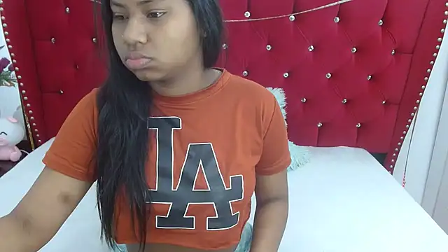 valentinavega18x online show from April 28, 2026, 7:46 am