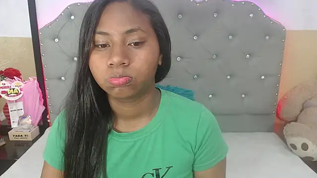 valentinavega18x online show from November 26, 2025, 4:12 am