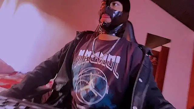 Snapshot of 3v1l chatting on May 22, 2026, 9:13 pm 3v1l online show from May 22, 2026, 9:13 pm