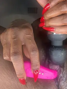 Snapshot of MadameMuse chatting on March 5, 2026, 2:08 am MadameMuse online show from March 5, 2026, 2:08 am