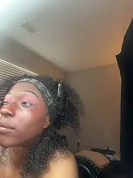 Snapshot of MadameMuse chatting on March 19, 2026, 3:45 pm MadameMuse online show from March 19, 2026, 3:45 pm